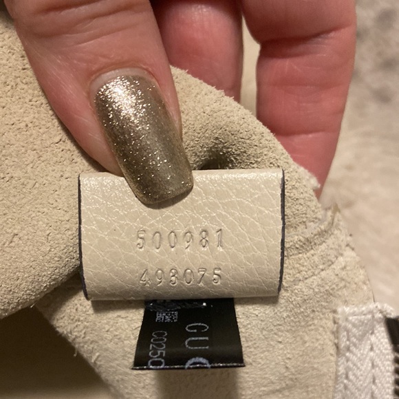 Authentic GUCCI pouch bag.  Barely used, extremely clean. - Picture 6 of 8